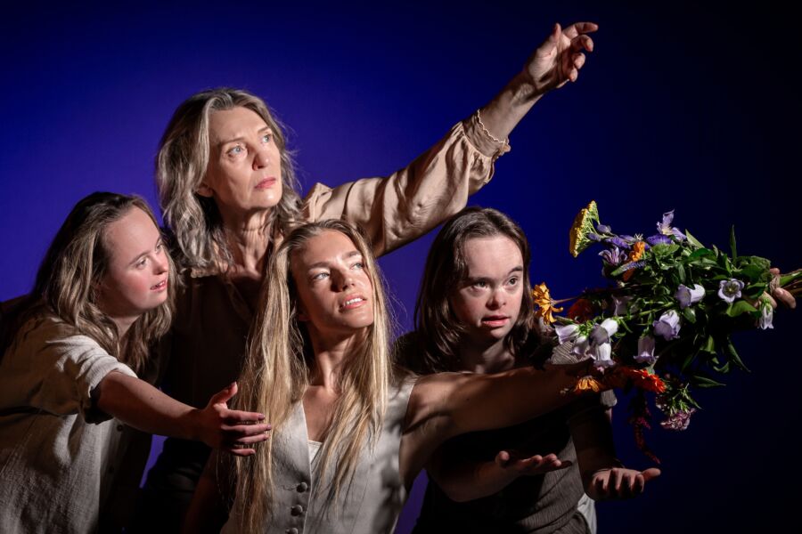 Compagnie Tiuri – Please, Hold My Hand