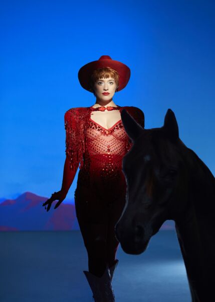 Valentina Tóth – Revue Revanche
